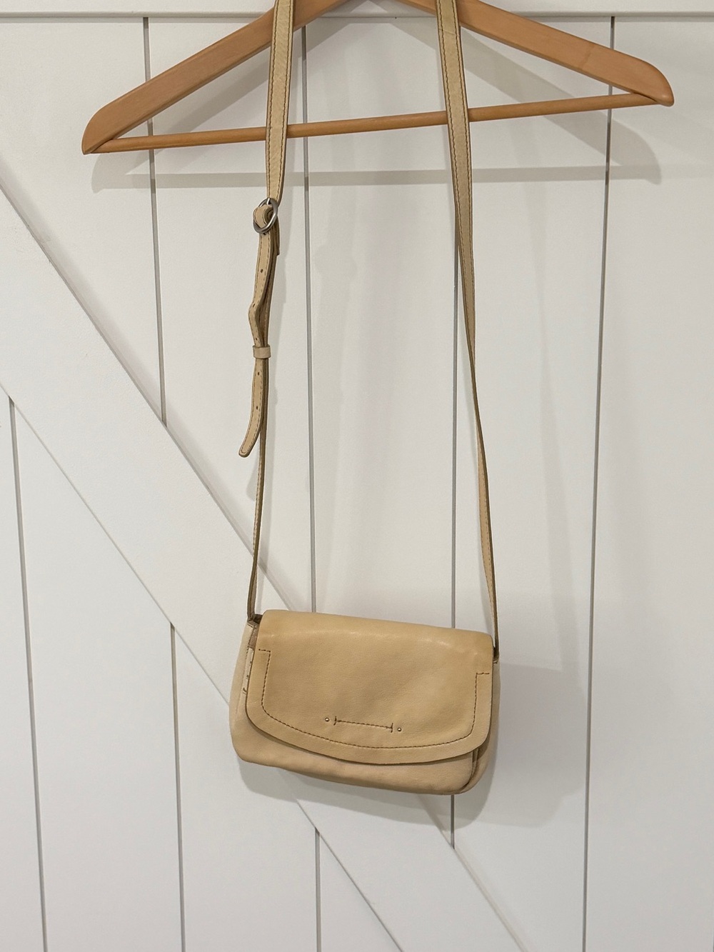 Lucky Brand Minimalist Cream Crossbody Bag with Adjustable Strap